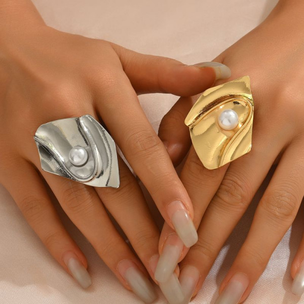 Кольцо абстрактное разомкнутое с жемчужиной CJT17381