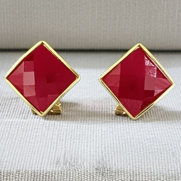 Яркие геометричные пусеты с розовыми кристаллами 1J11834CJJ