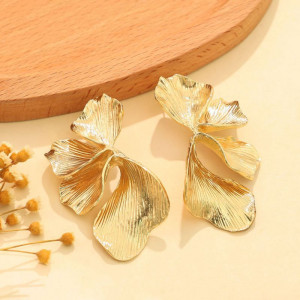 Воздушные серьги-пусеты объемные лепестки CJL97699