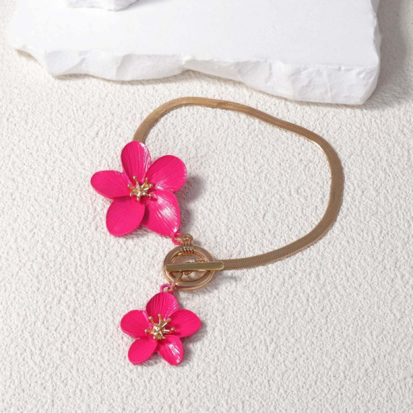 Браслет на ногу с крупными розовыми цветами CJM13090