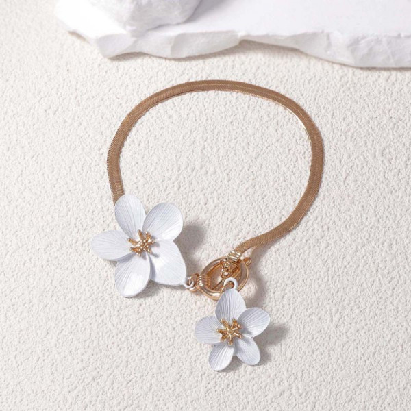 Браслет на ногу с крупными розовыми цветами CJM13090