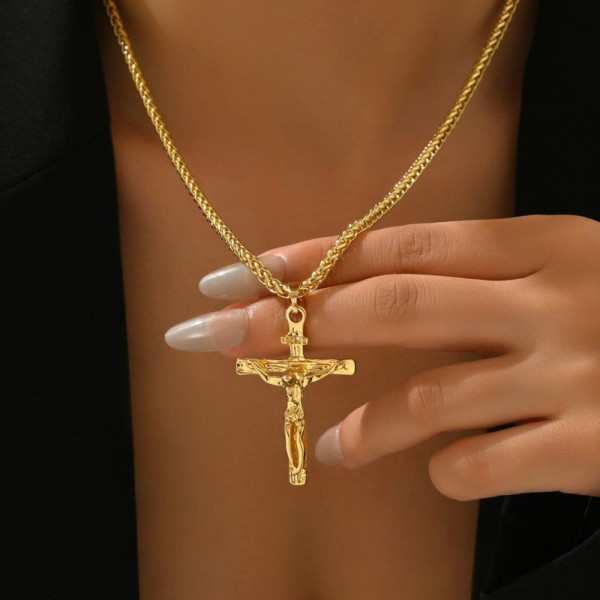 Массивная цепочка с крупной подвеской в форме креста CJT17344