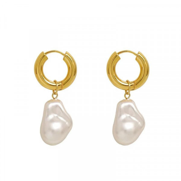 Массивные золотистые серьги-кольца с крупным барочным жемчугом CJD06066