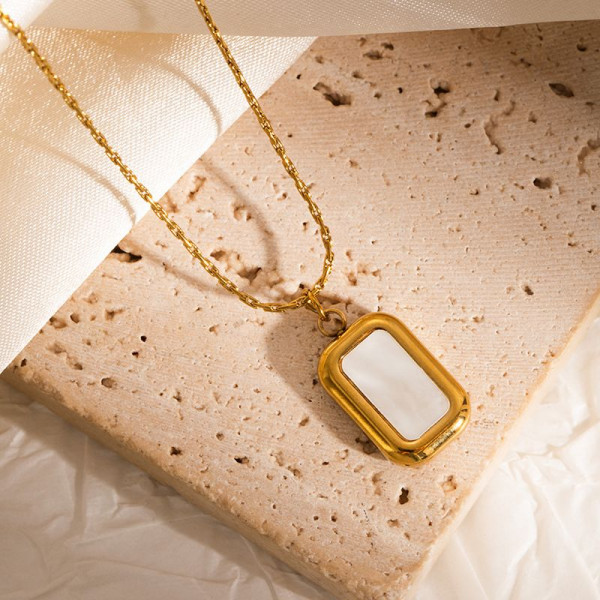 Золотистая цепочка с прямоугольным камнем CJN43045