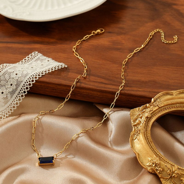 Золотистая цепочка с прямоугольным камнем CJN91514