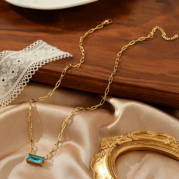 Золотистая цепочка с прямоугольным камнем CJN91514