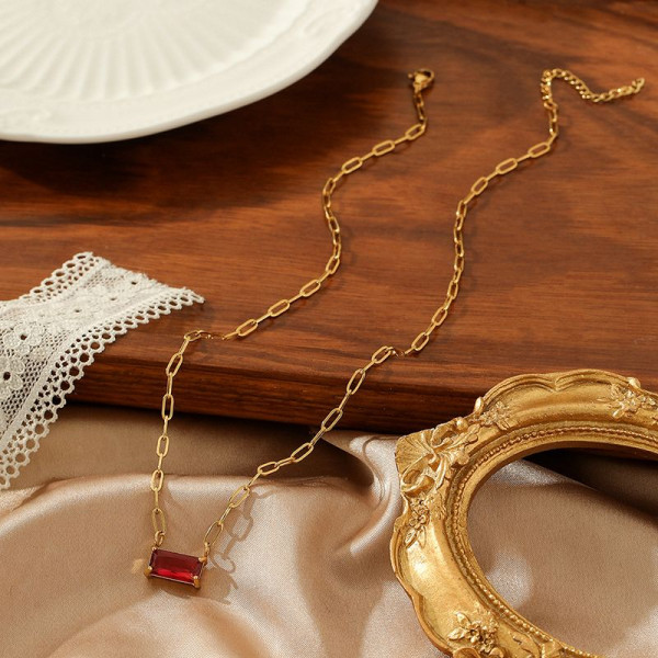 Золотистая цепочка с прямоугольным камнем CJN91514