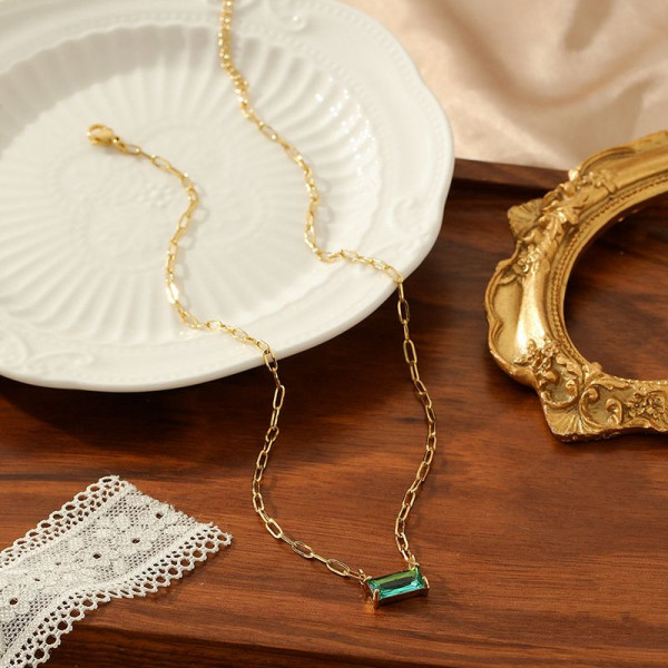 Золотистая цепочка с прямоугольным камнем CJN91514