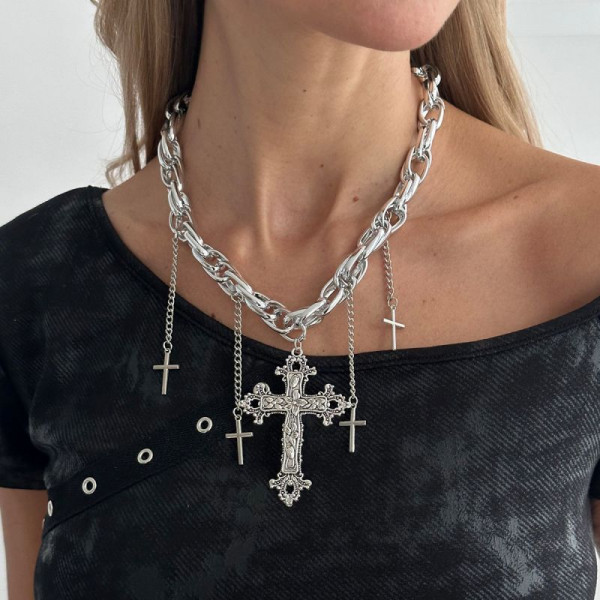 Массивное готическое колье с инкрустированным крестом CJS98352