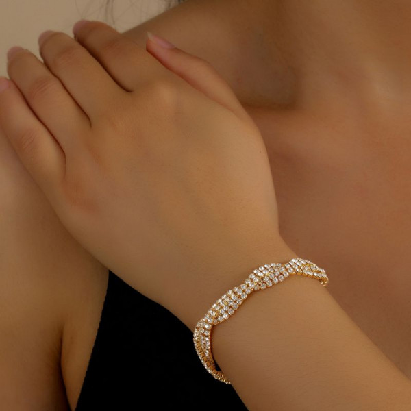 Плетеный браслет из сверкающих нитей с кристаллами CJR67170