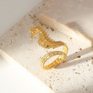 Фантазийное кольцо в форме морского конька CJM17985