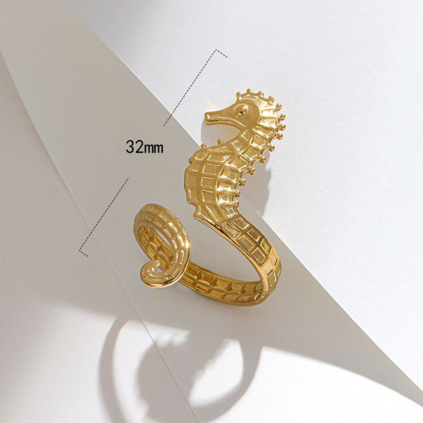 Фантазийное кольцо в форме морского конька CJM17985