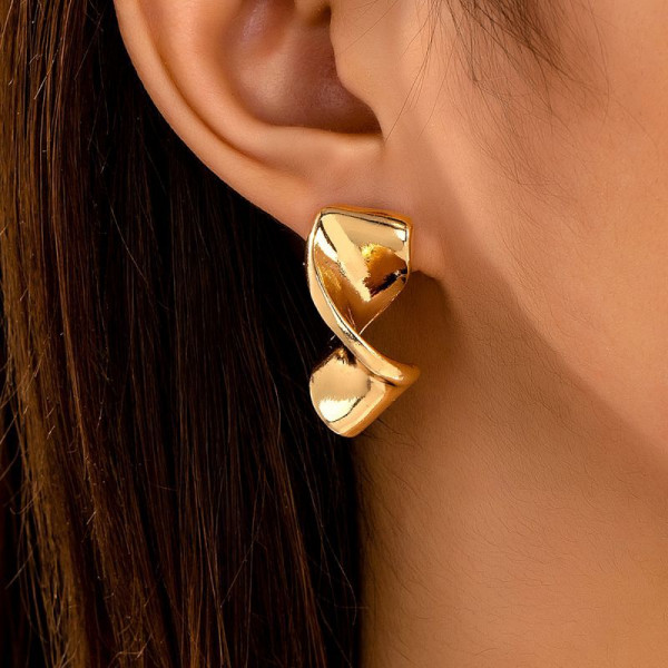 Дизайнерские серьги-пусеты изогнутые петли CJM14370