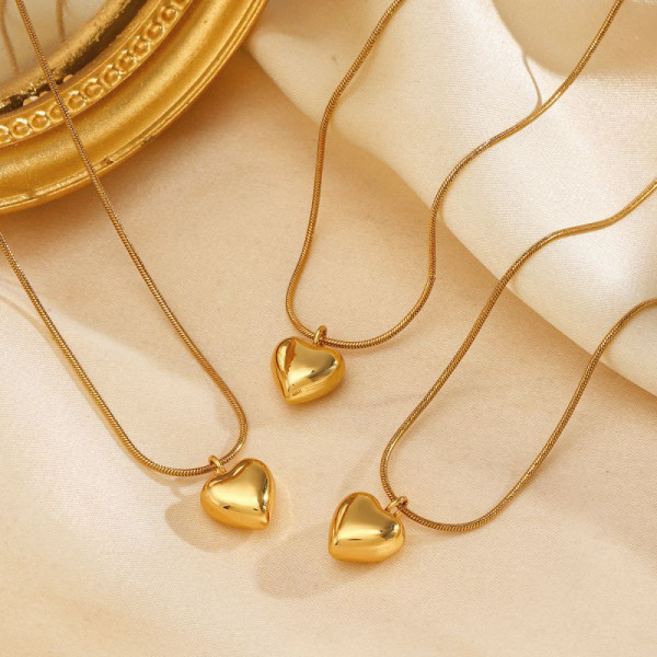 Золотистая цепочка с гладким сердцем CJN25431