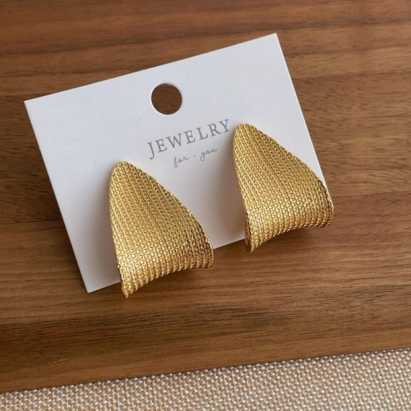 Геометрические серьги-пусеты в форме треугольников CJP44820