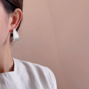 Геометрические серьги-пусеты в форме треугольников CJP44820