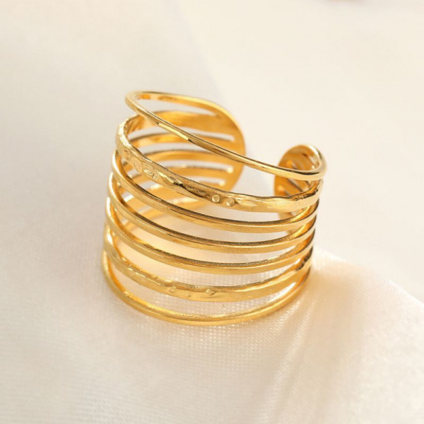 Широкое кольцо с рельефными горизонтальными полосами CJH27689