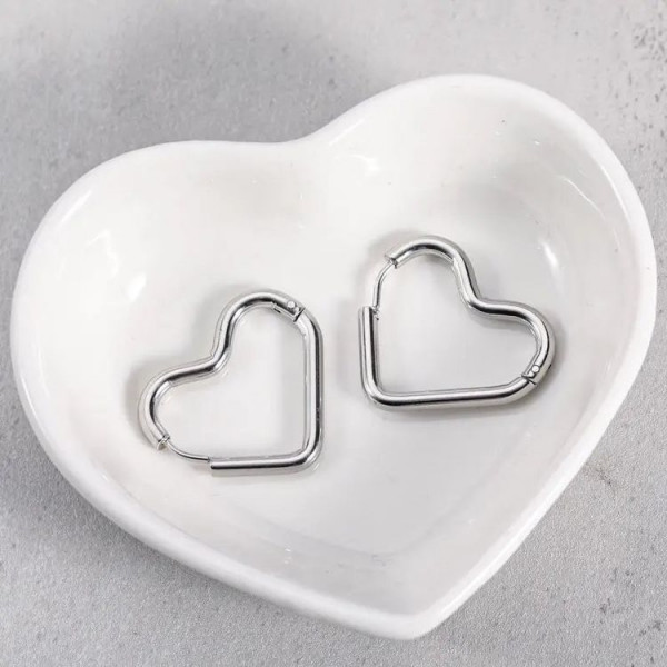 Серьги-кольца конго в форме переплетенных сердец J10264CJJ