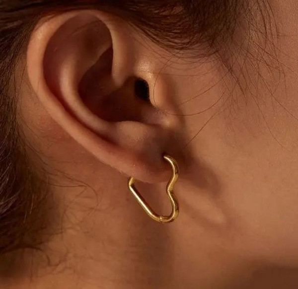 Серьги-кольца конго в форме переплетенных сердец J10264CJJ