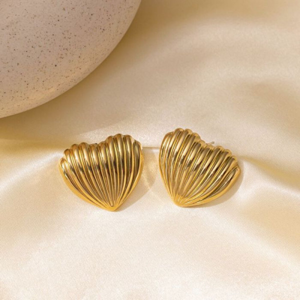 Золотистые рифленые серьги-пусеты Сердца CJH15779
