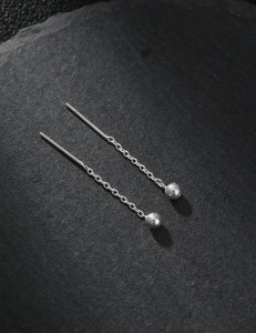 Серебристые серьги-протяжки с жемчугом M10559