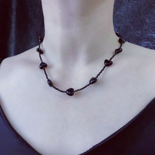 Колье из темного бисера с подвеской в форме сердца J11432CJJ