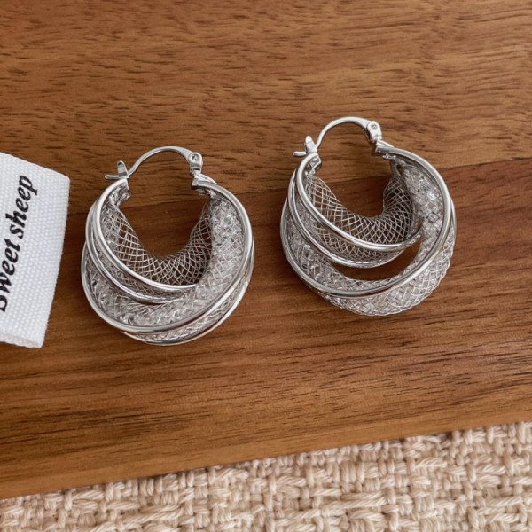 Серьги кольца с ажурным плетением в серебристом цвете CJN86033