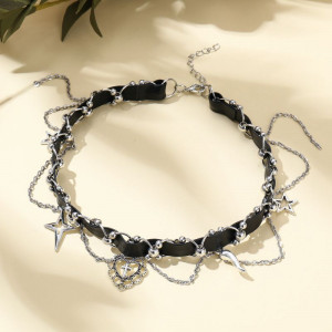Черный текстильный чокер с каскадом цепей и сердец CJM16886