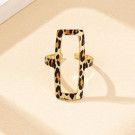 Широкое кольцо с леопардовым принтом и геометрическим вырезом CJG50953