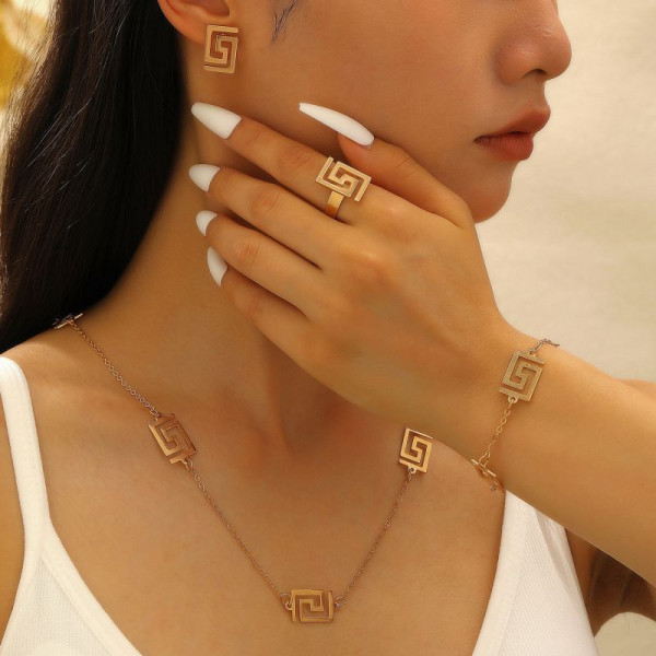 Корейскиий браслет CJP43570