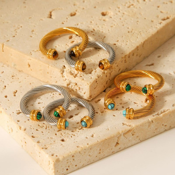 Тонкое стальное кольцо с разноцветными бусинами CJP43775