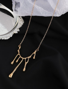 Колье с подвеской в форме стекающих капель Q84607MSK