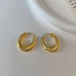 Золотистые серьги кольца из латуни с фактурным рифлением 1J10048CJJ