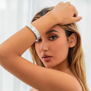 Жесткий браслет CJL65192