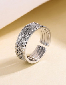 Широкое кольцо с сетчатой фактурой и кристаллами L80627