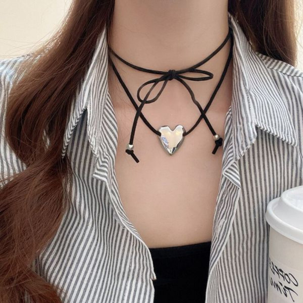 Крупное двухцветное сердце на черном шнурке CJH12112