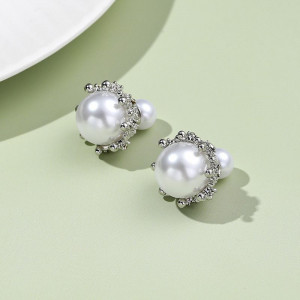 Нарядные серьги-пусеты Жемчужные сферы в кристальной оправе CJH55999