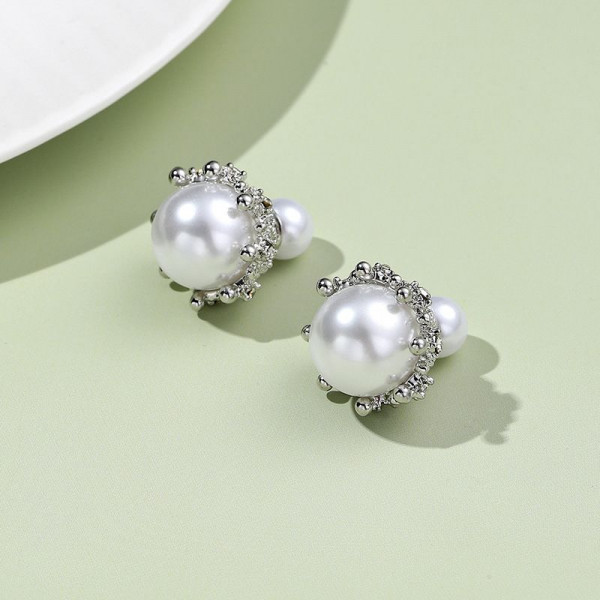 Нарядные серьги-пусеты Жемчужные сферы в кристальной оправе CJH55999