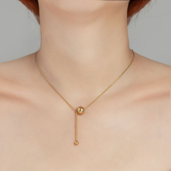 Золотистое колье-галстук с лаконичным круглым кулоном CJP55883