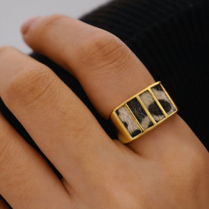 Печатка из стали с геометрической вставкой CJL81837